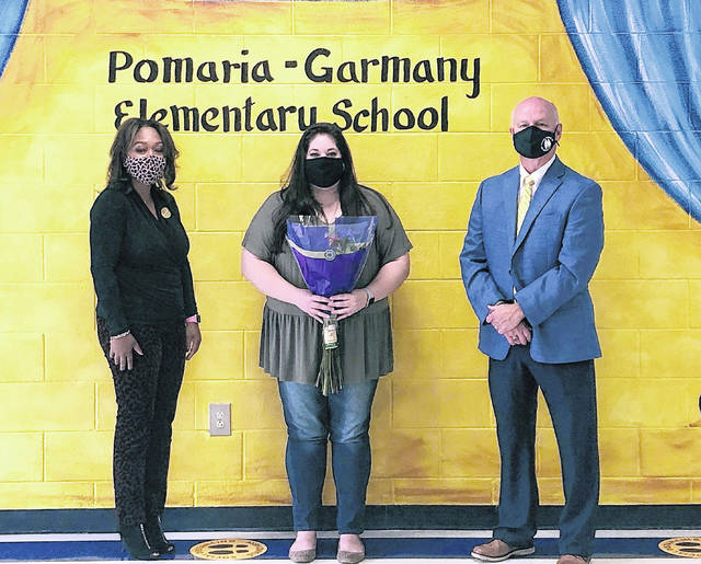 125766396_web1_S-Livingston-1
Sarah Livingston was named Teacher of the Year by the Newberry County School District. Pictured, from left to right – Dr. Beth Brooks, director of Elementary Education; Sarah Livingston, Teacher of the Year; Superintendent Jim Suber.
Courtesy of the NCSO