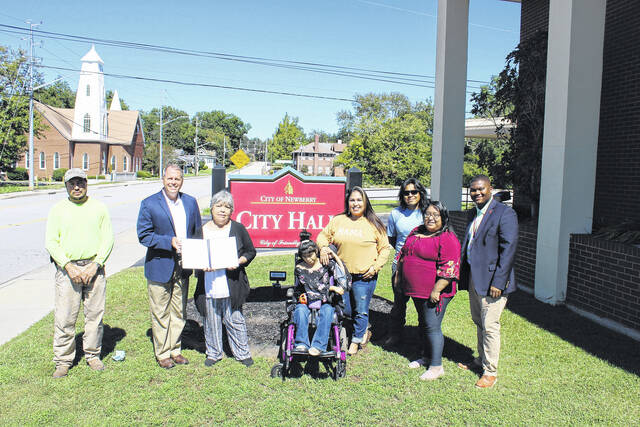 127654398_web1_Proclamation-unmasked
To recognize Hispanic Heritage Month, Mayor Foster Senn presented a city proclamation to Liz Rivera at a small gathering in front of City Hall. Pictured left to right: Rodolfo Vasquez, Senn, Rivera, Itzelt Meza, Nichole Rivera, Oswaldo Tapia, Rubi Flores and Councilperson Carlton Kinard.