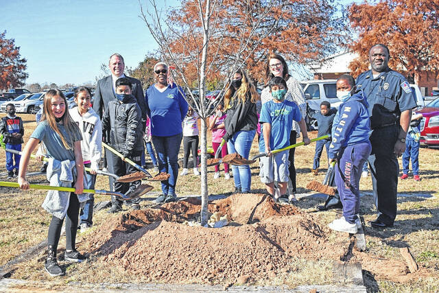 127972290_web1_DSC_1236EDIT
Student representatives were chosen by the elementary school to help plant the tree.
Elyssa Haven | For The Newberry Observer