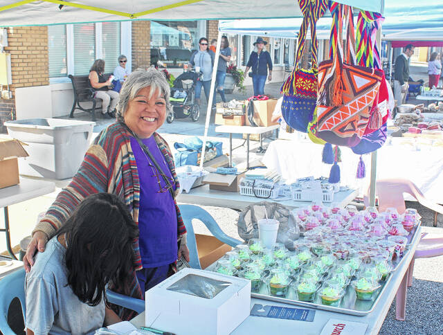 Liz Rivera volunteering for St Marks Catholic Church.
                                 Andrew Wigger | The Newberry Observer