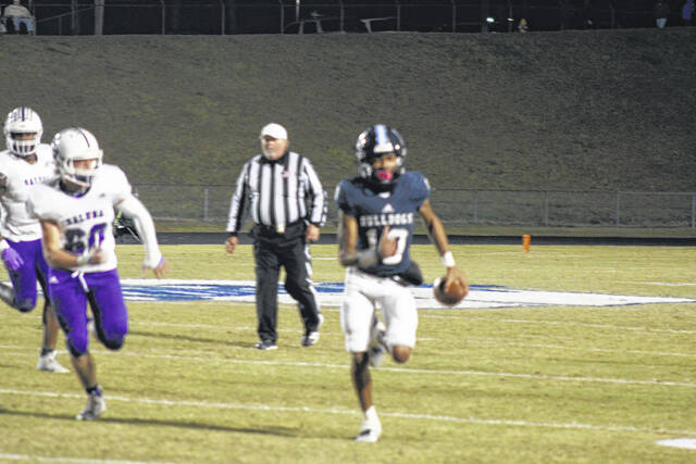 130118290_web1_IMG_0565
Kenton Caldwell(#10) carries the ball for a first down.
Greg Hollis | ghollis@www.newberryobserver.com