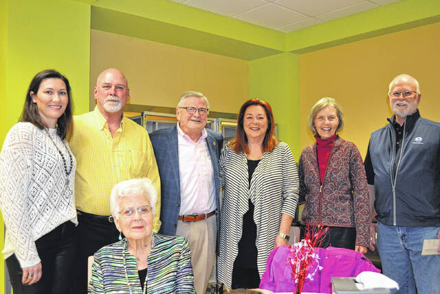 130446844_web1_Jimmie-w-Fulmer-Family
Fulmer Family: Front Row: Betty Fulmer; Back Row L-R: Lori Webb; Richard Fulmer; Jimmie Coggins; Roxanne Fulmer; Julia Parker and Fred Fulmer.