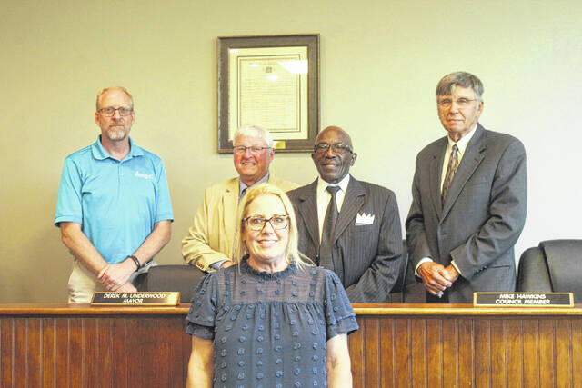 130632786_web1_Prosperity-Council-1
Prosperity Town Council recognized Town Clerk/Treasurer Michelle Bundrick for her 20 years of service to the Town of Prosperity. Pictured with Bundrick, left to right: Councilmen Chad Hawkins, Robert Martin, Allen Gallman and Mike Hawkins.
Kelly Duncan | The Newberry Observer