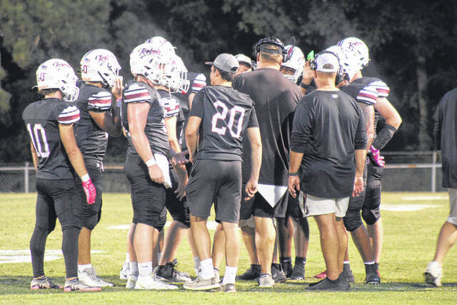 130908571_web1_IMG_1081
Mid-Carolina varsity football team huddled up on the sideline.
Greg Hollis | ghollis@www.newberryobserver.com