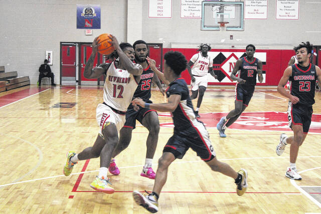 131156038_web1_IMG_1439
Devario Sheppard(#12) scores in transition with Catawba defenders all around him.
Greg Hollis | ghollis@newberryobserver.com