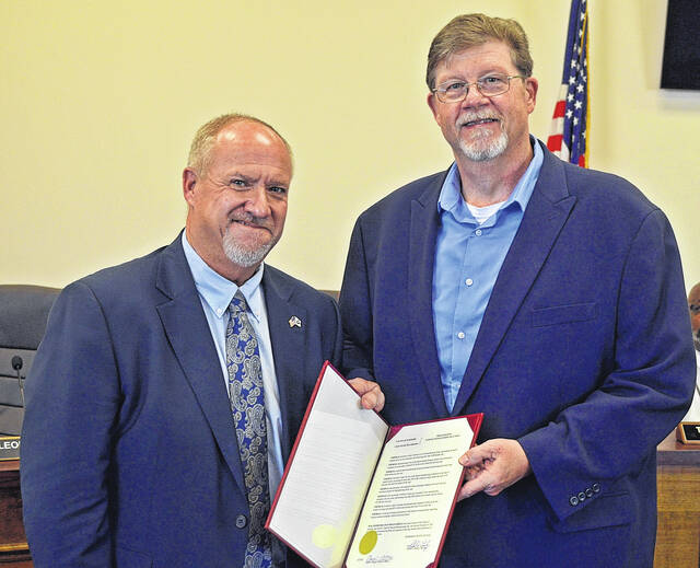 131821539_web1_Oct.-2-2
Newberry County Chairman Robert Shealy presents Economic Development Director Rick Farmer with a proclamation recognizing Oct. 3 as National Manufacturing Day and Oct. 3-10 as National Manufacturing Week in Newberry County.
Courtesy of Newberry County Government