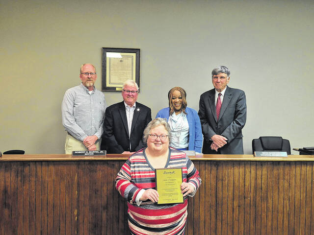 Town Administrator Karen Livingston was recognized for her 20 years of service to the Town of Prosperity.
                                 Courtesy photos