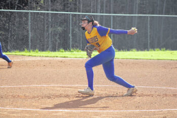 Whitmire battles back to complete the comeback at home against Clinton