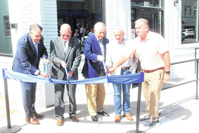 The ribbon is officially cut on the new Palmetto Citizens Federal Credit Union in Whitmire, located at 138 Main Street.
Kelly Duncan photos | The Newberry Observer