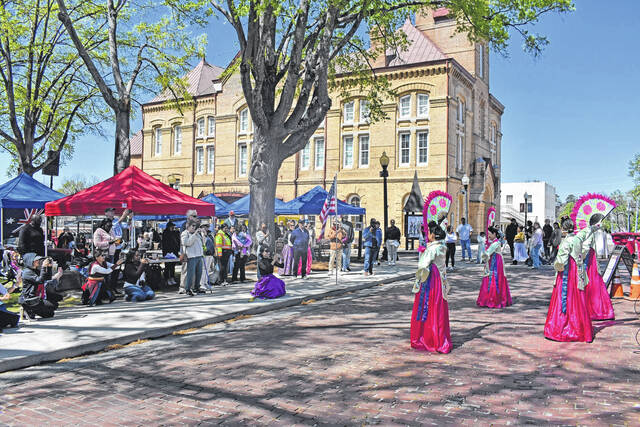 Fan dancers were another crowd favorite during this years International Festival.
