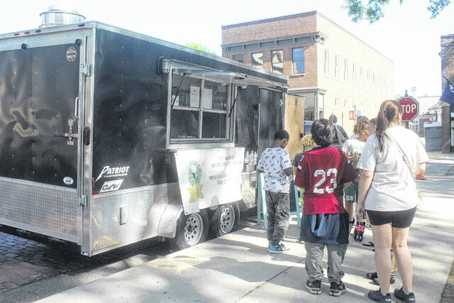 Families enjoyed a sweet treat from Lailas Place!
                                 Kelly Duncan photos | The Newberry Observer