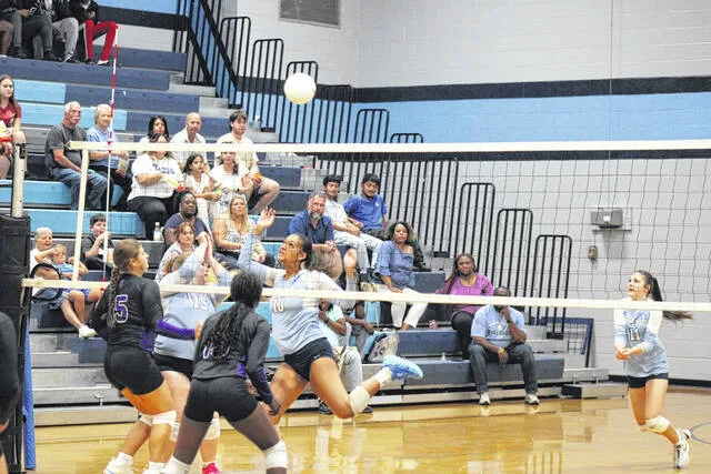 Lady Bulldogs fall to 0-3 after sweep by Saluda at home
